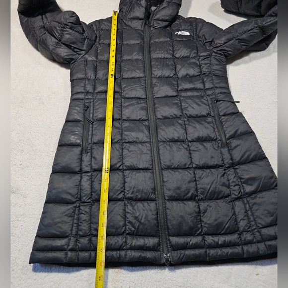 The North Face Women's Black Puffer Coat - Picture 16 of 16